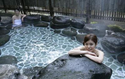 為夏天比基尼，鄭州妹子寒冬泡溫泉的秘密